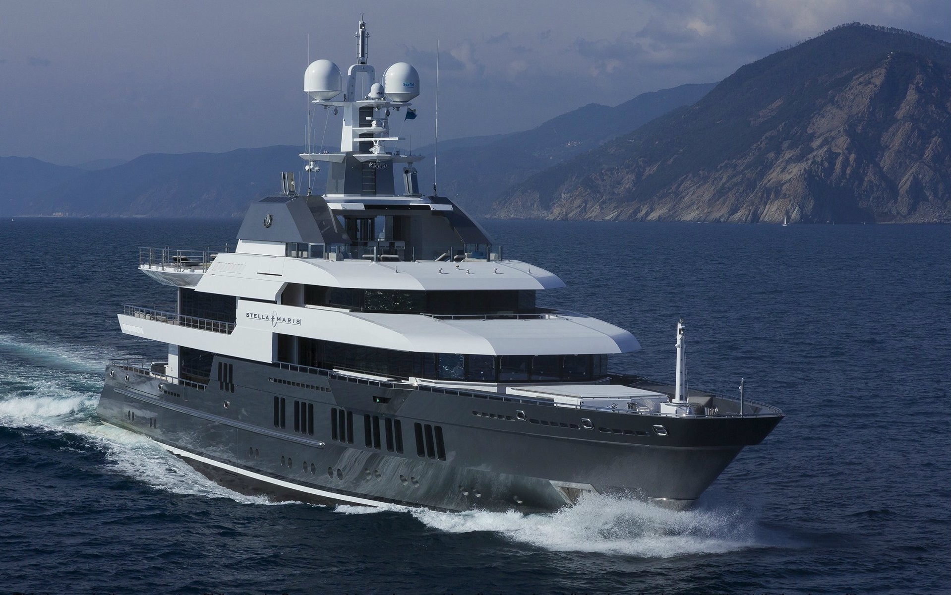 who owns stella maris superyacht